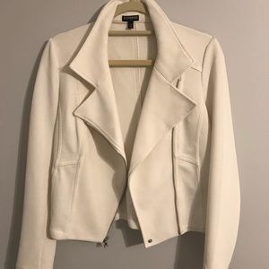 Zippered winter white jacket